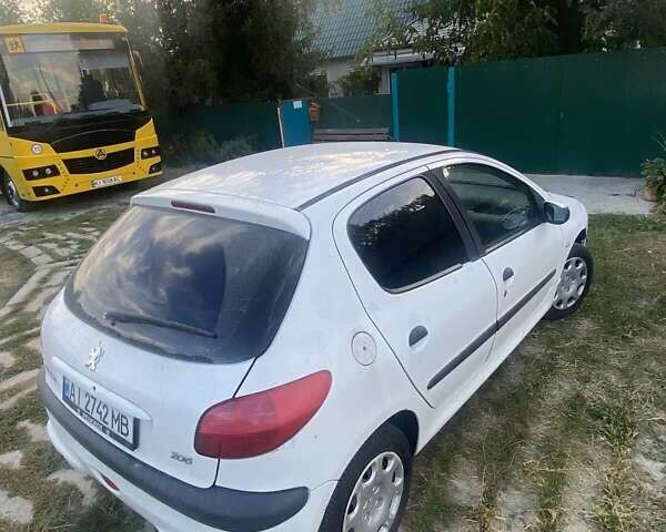 Білий Пежо 206, об'ємом двигуна 1.4 л та пробігом 231 тис. км за 2500 $, фото 4 на Automoto.ua