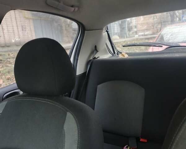 Белый Пежо 206, объемом двигателя 1.36 л и пробегом 248 тыс. км за 2700 $, фото 2 на Automoto.ua