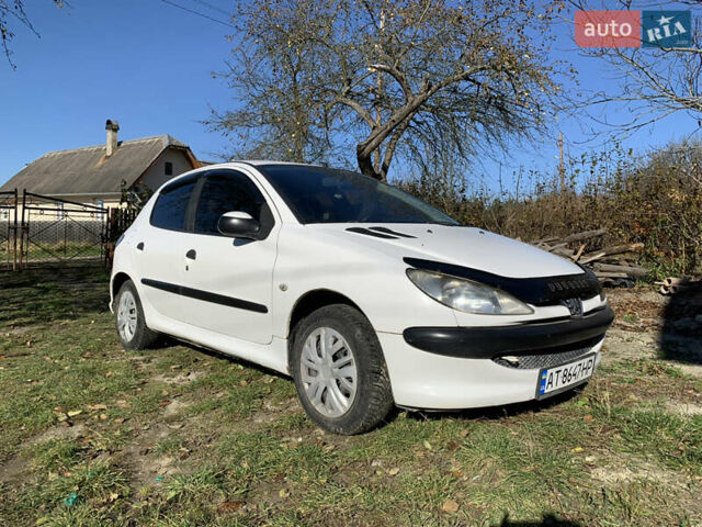Белый Пежо 206, объемом двигателя 1.4 л и пробегом 383 тыс. км за 2750 $, фото 2 на Automoto.ua