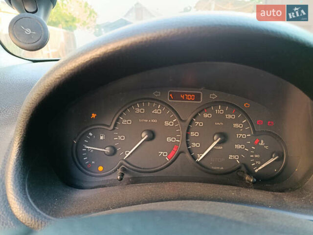 Белый Пежо 206, объемом двигателя 1.36 л и пробегом 320 тыс. км за 2700 $, фото 14 на Automoto.ua