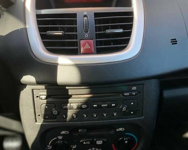 Пежо 206 2009 в Киеве на Automoto.ua Белый Пежо 206, объемом двигателя 1.36 л и пробегом 206 тыс. км за 3990 $, фото 25 на Automoto.ua