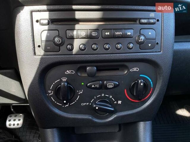 Пежо 206 2009 в Киеве на Automoto.ua Белый Пежо 206, объемом двигателя 1.36 л и пробегом 206 тыс. км за 3990 $, фото 27 на Automoto.ua