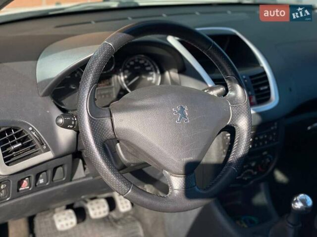 Пежо 206 2009 в Киеве на Automoto.ua Белый Пежо 206, объемом двигателя 1.36 л и пробегом 206 тыс. км за 3990 $, фото 21 на Automoto.ua