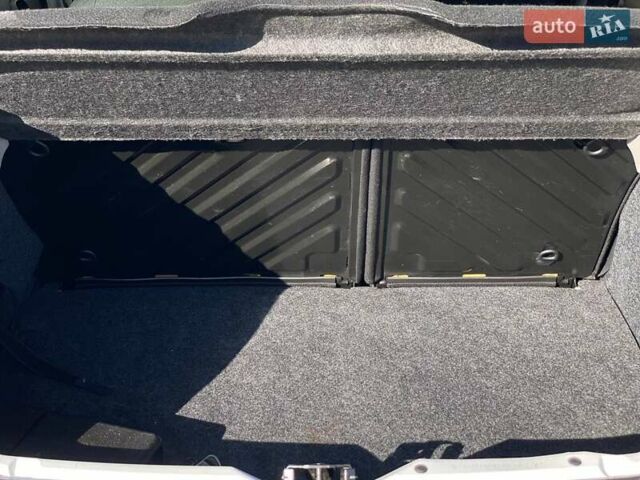 Белый Пежо 206, объемом двигателя 1.36 л и пробегом 206 тыс. км за 3990 $, фото 32 на Automoto.ua