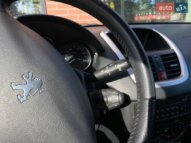 Пежо 206 2009 в Киеве на Automoto.ua Белый Пежо 206, объемом двигателя 1.36 л и пробегом 206 тыс. км за 3990 $, фото 23 на Automoto.ua