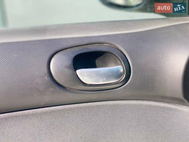 Белый Пежо 206, объемом двигателя 1.36 л и пробегом 206 тыс. км за 3990 $, фото 17 на Automoto.ua