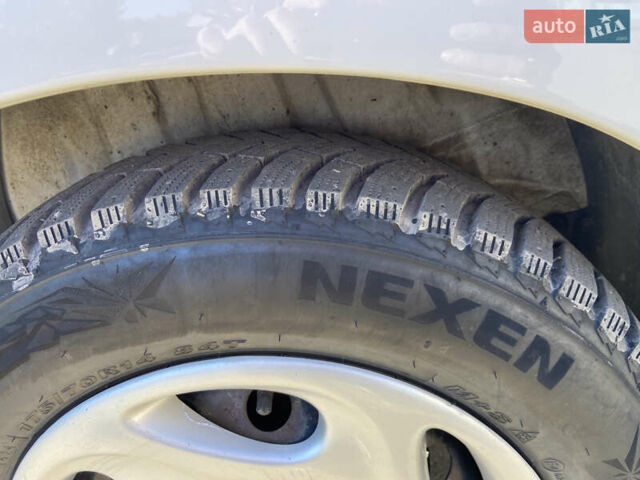 Білий Пежо 206, об'ємом двигуна 1.4 л та пробігом 213 тис. км за 4000 $, фото 23 на Automoto.ua