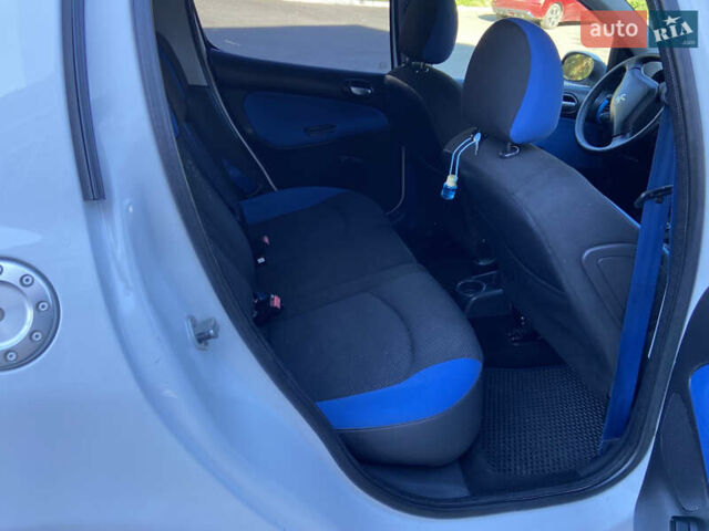 Білий Пежо 206, об'ємом двигуна 1.4 л та пробігом 213 тис. км за 4000 $, фото 10 на Automoto.ua