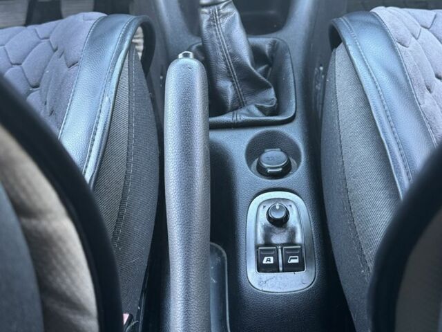 Белый Пежо 206, объемом двигателя 1.4 л и пробегом 152 тыс. км за 4700 $, фото 11 на Automoto.ua