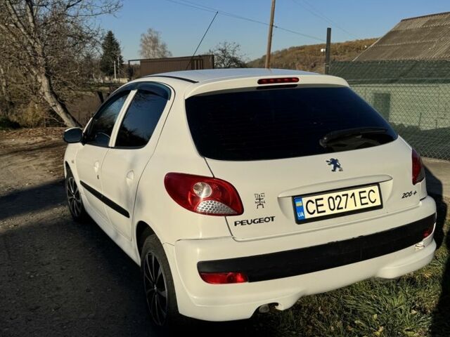 Белый Пежо 206, объемом двигателя 1.4 л и пробегом 152 тыс. км за 4700 $, фото 5 на Automoto.ua