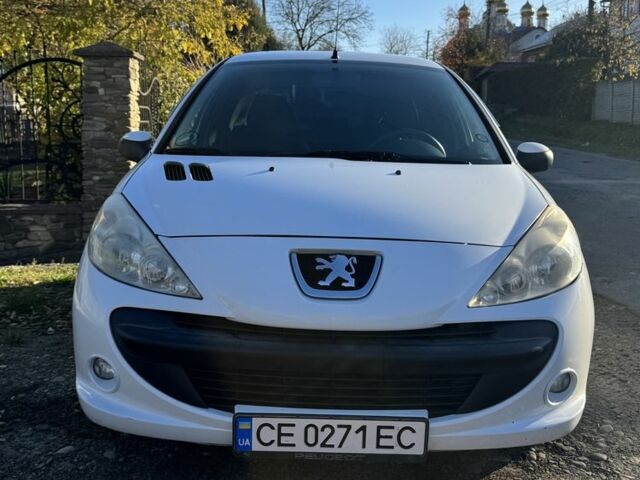 Белый Пежо 206, объемом двигателя 1.4 л и пробегом 152 тыс. км за 4700 $, фото 1 на Automoto.ua