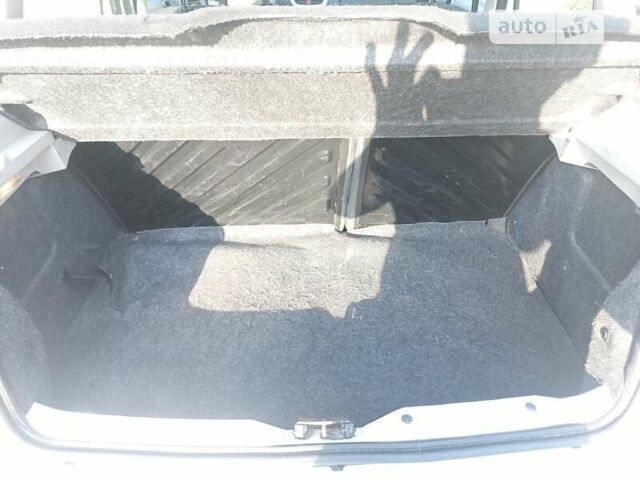 Белый Пежо 206, объемом двигателя 1.4 л и пробегом 213 тыс. км за 4500 $, фото 8 на Automoto.ua