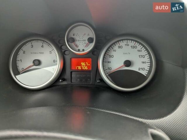 Белый Пежо 206, объемом двигателя 1.4 л и пробегом 176 тыс. км за 5200 $, фото 13 на Automoto.ua