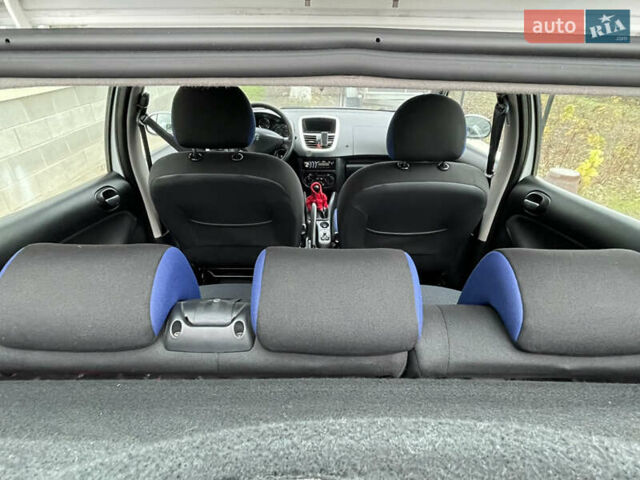 Белый Пежо 206, объемом двигателя 1.4 л и пробегом 130 тыс. км за 5800 $, фото 22 на Automoto.ua