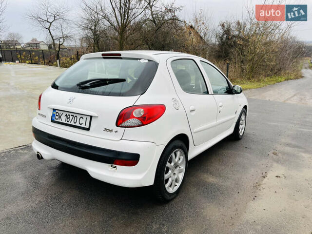 Белый Пежо 206, объемом двигателя 1.4 л и пробегом 130 тыс. км за 5800 $, фото 2 на Automoto.ua