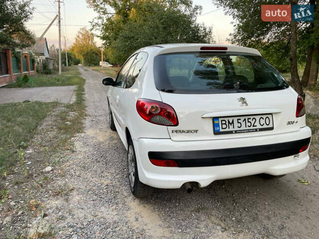 Белый Пежо 206, объемом двигателя 1.12 л и пробегом 180 тыс. км за 4500 $, фото 5 на Automoto.ua