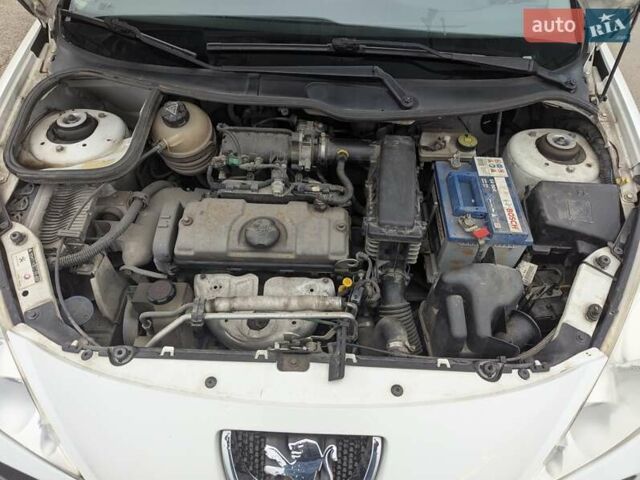 Белый Пежо 206, объемом двигателя 1.4 л и пробегом 176 тыс. км за 5200 $, фото 17 на Automoto.ua