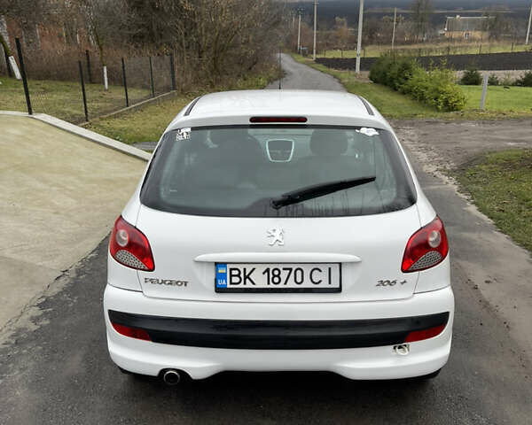 Белый Пежо 206, объемом двигателя 1.4 л и пробегом 130 тыс. км за 5800 $, фото 8 на Automoto.ua
