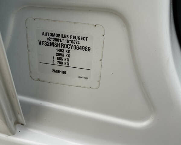 Белый Пежо 206, объемом двигателя 1.4 л и пробегом 130 тыс. км за 5800 $, фото 26 на Automoto.ua