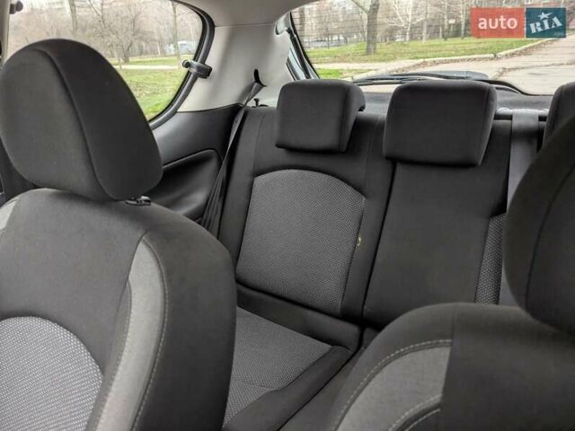 Белый Пежо 206, объемом двигателя 1.4 л и пробегом 176 тыс. км за 5200 $, фото 16 на Automoto.ua