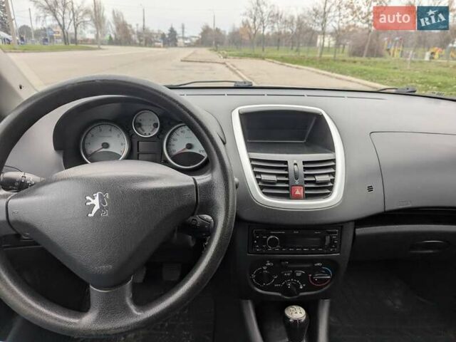 Белый Пежо 206, объемом двигателя 1.4 л и пробегом 176 тыс. км за 5200 $, фото 14 на Automoto.ua