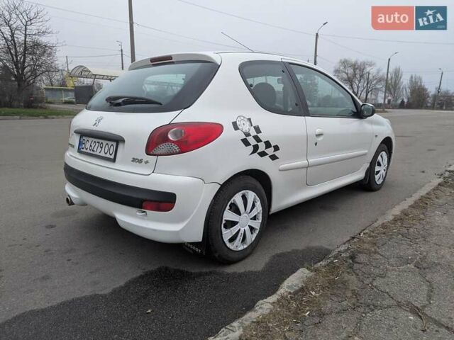 Белый Пежо 206, объемом двигателя 1.4 л и пробегом 176 тыс. км за 5200 $, фото 5 на Automoto.ua