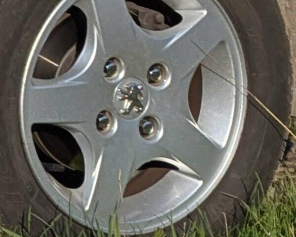 Белый Пежо 206, объемом двигателя 1.4 л и пробегом 176 тыс. км за 5200 $, фото 20 на Automoto.ua