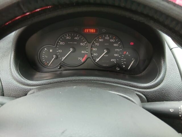 Білий Пежо 206, об'ємом двигуна 1.1 л та пробігом 237 тис. км за 2000 $, фото 7 на Automoto.ua