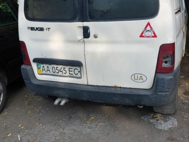 Белый Пежо 206, объемом двигателя 1.4 л и пробегом 1 тыс. км за 486 $, фото 2 на Automoto.ua