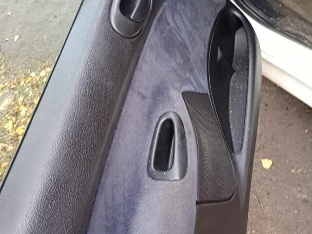 Белый Пежо 206, объемом двигателя 2 л и пробегом 360 тыс. км за 477 $, фото 8 на Automoto.ua