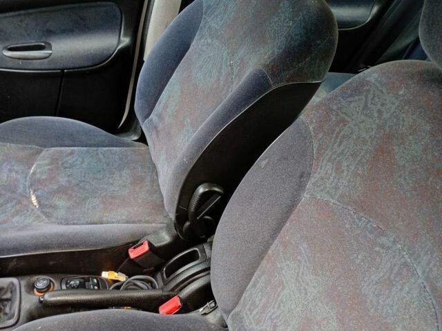 Белый Пежо 206, объемом двигателя 2 л и пробегом 360 тыс. км за 477 $, фото 6 на Automoto.ua