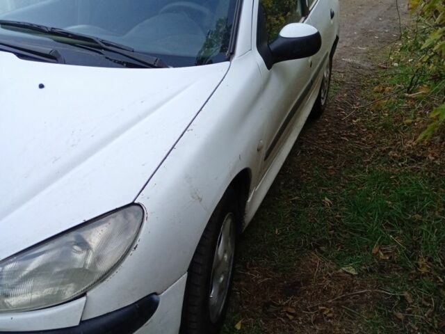 Белый Пежо 206, объемом двигателя 2 л и пробегом 360 тыс. км за 951 $, фото 4 на Automoto.ua
