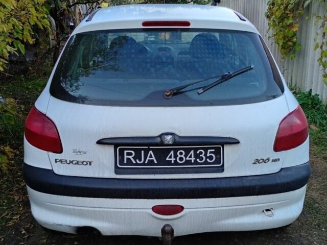 Белый Пежо 206, объемом двигателя 2 л и пробегом 360 тыс. км за 477 $, фото 1 на Automoto.ua