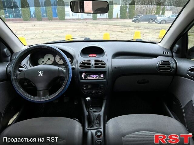 Білий Пежо 206, об'ємом двигуна 1.4 л та пробігом 229 тис. км за 2850 $, фото 6 на Automoto.ua