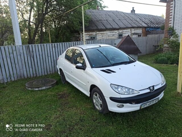 Белый Пежо 206, объемом двигателя 0 л и пробегом 3 тыс. км за 2427 $, фото 1 на Automoto.ua