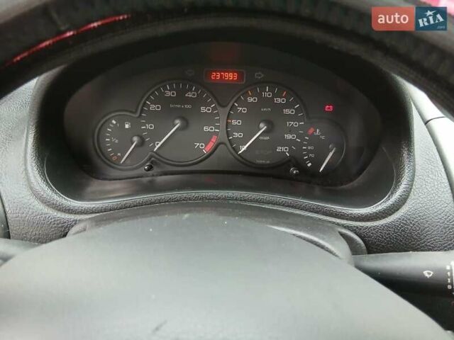 Білий Пежо 206, об'ємом двигуна 1.1 л та пробігом 237 тис. км за 2000 $, фото 11 на Automoto.ua