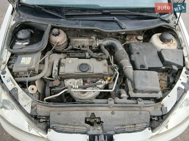 Білий Пежо 206, об'ємом двигуна 1.1 л та пробігом 237 тис. км за 2000 $, фото 10 на Automoto.ua