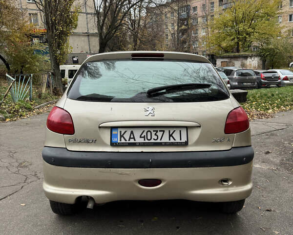 Бежевый Пежо 206, объемом двигателя 1.59 л и пробегом 179 тыс. км за 3300 $, фото 3 на Automoto.ua