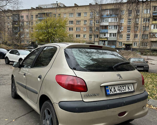 Бежевый Пежо 206, объемом двигателя 1.59 л и пробегом 179 тыс. км за 3300 $, фото 4 на Automoto.ua