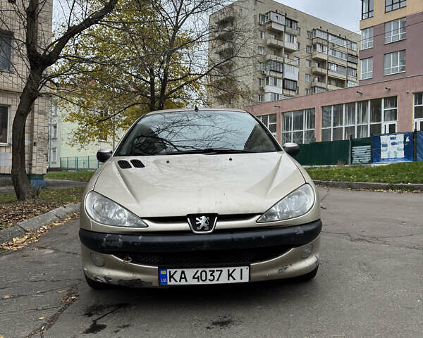 Бежевый Пежо 206, объемом двигателя 1.59 л и пробегом 179 тыс. км за 3300 $, фото 1 на Automoto.ua