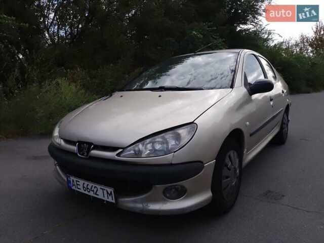 Бежевый Пежо 206, объемом двигателя 1.36 л и пробегом 370 тыс. км за 2500 $, фото 5 на Automoto.ua