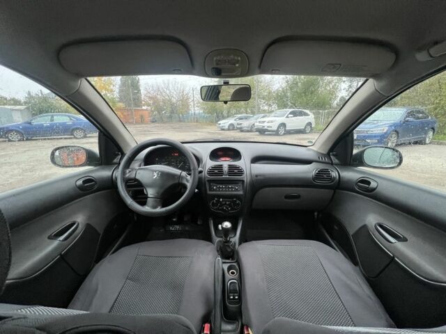 Бежевий Пежо 206, об'ємом двигуна 1.4 л та пробігом 377 тис. км за 2600 $, фото 6 на Automoto.ua