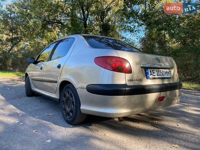Бежевый Пежо 206, объемом двигателя 1.36 л и пробегом 226 тыс. км за 3400 $, фото 3 на Automoto.ua