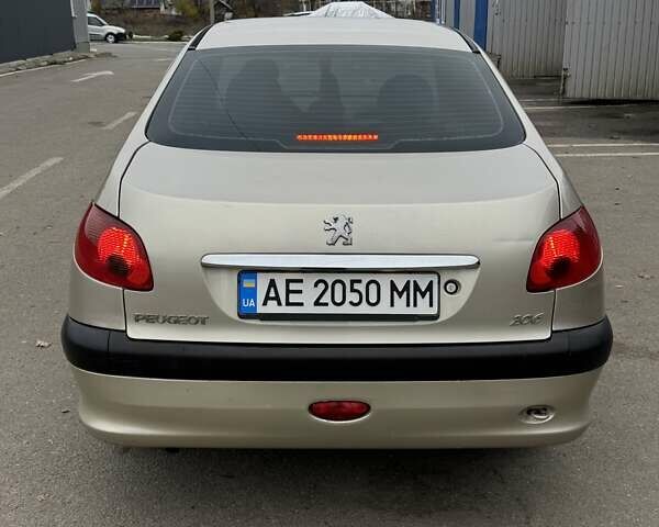 Бежевый Пежо 206, объемом двигателя 1.36 л и пробегом 240 тыс. км за 3350 $, фото 5 на Automoto.ua