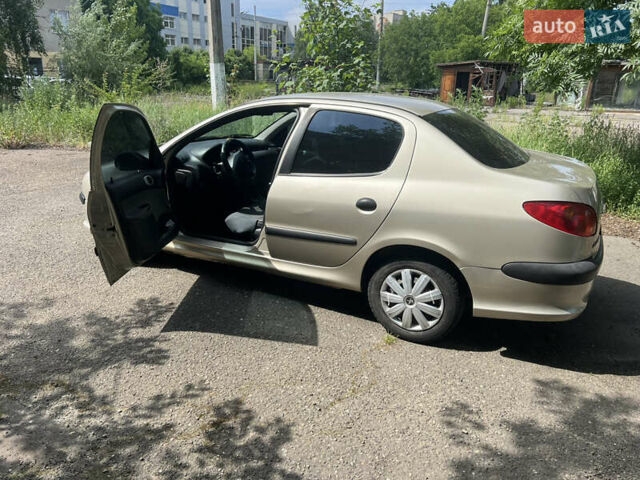 Бежевый Пежо 206, объемом двигателя 1.36 л и пробегом 149 тыс. км за 2800 $, фото 10 на Automoto.ua