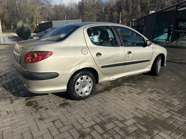 Бежевый Пежо 206, объемом двигателя 1.4 л и пробегом 274 тыс. км за 2450 $, фото 2 на Automoto.ua