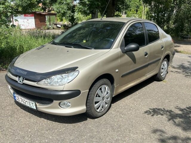 Бежевый Пежо 206, объемом двигателя 1.4 л и пробегом 149 тыс. км за 3200 $, фото 3 на Automoto.ua