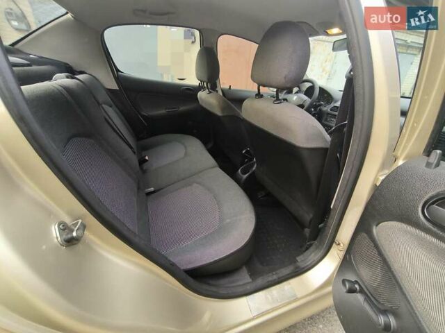 Бежевый Пежо 206, объемом двигателя 1.36 л и пробегом 174 тыс. км за 3950 $, фото 6 на Automoto.ua