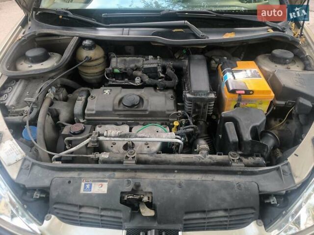 Бежевый Пежо 206, объемом двигателя 1.36 л и пробегом 174 тыс. км за 3950 $, фото 9 на Automoto.ua