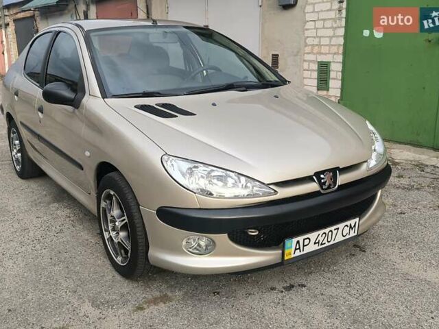 Бежевый Пежо 206, объемом двигателя 1.36 л и пробегом 174 тыс. км за 3950 $, фото 1 на Automoto.ua